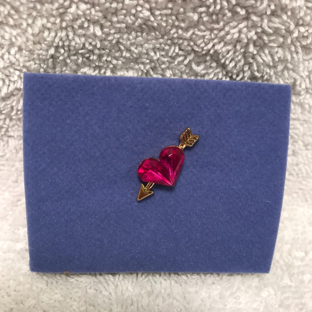 Avon Vintage 2004 Heart Tac Pin - Fuchsia